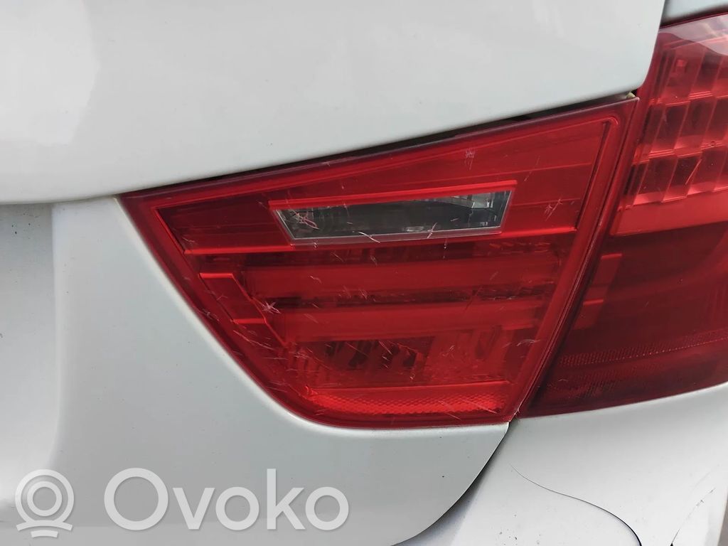 Tailgate rear/tail lights