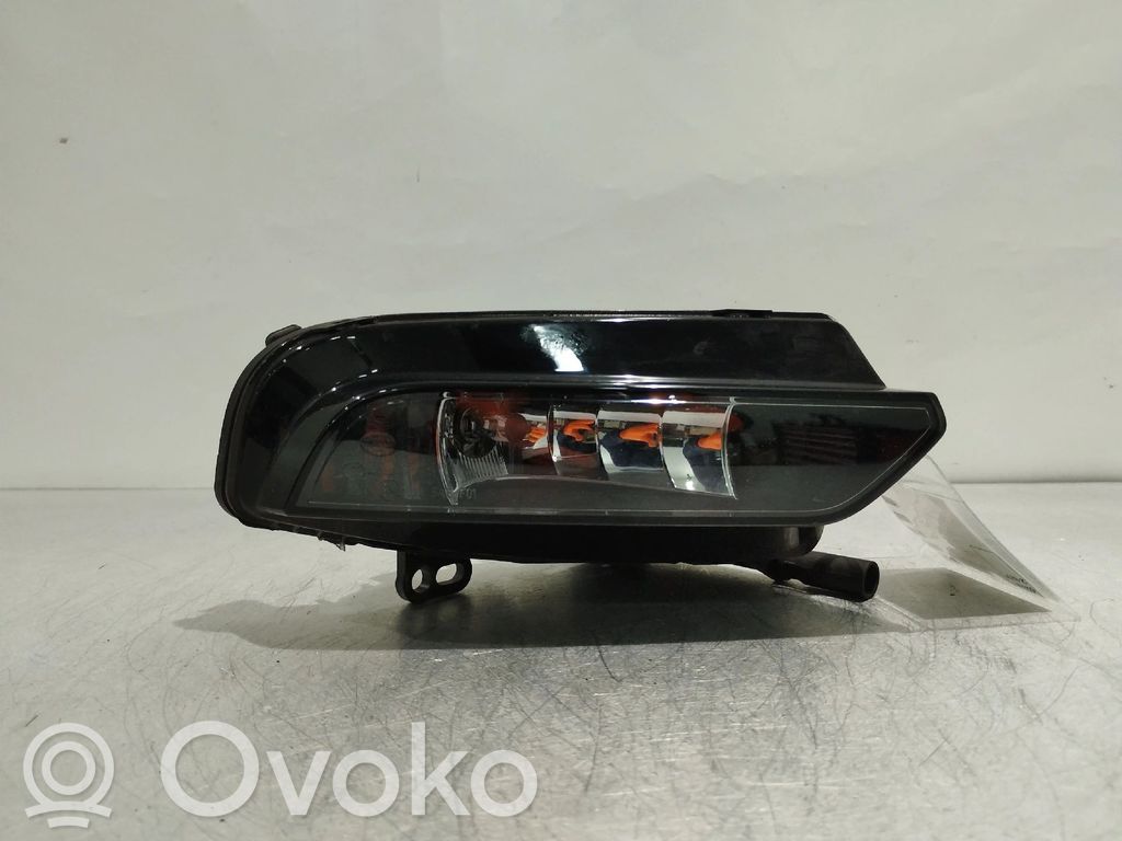 Etusumuvalo   8V0941700C,1NE01083210