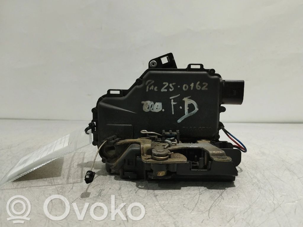 Volkswagen PASSAT B5 Serratura portiera anteriore