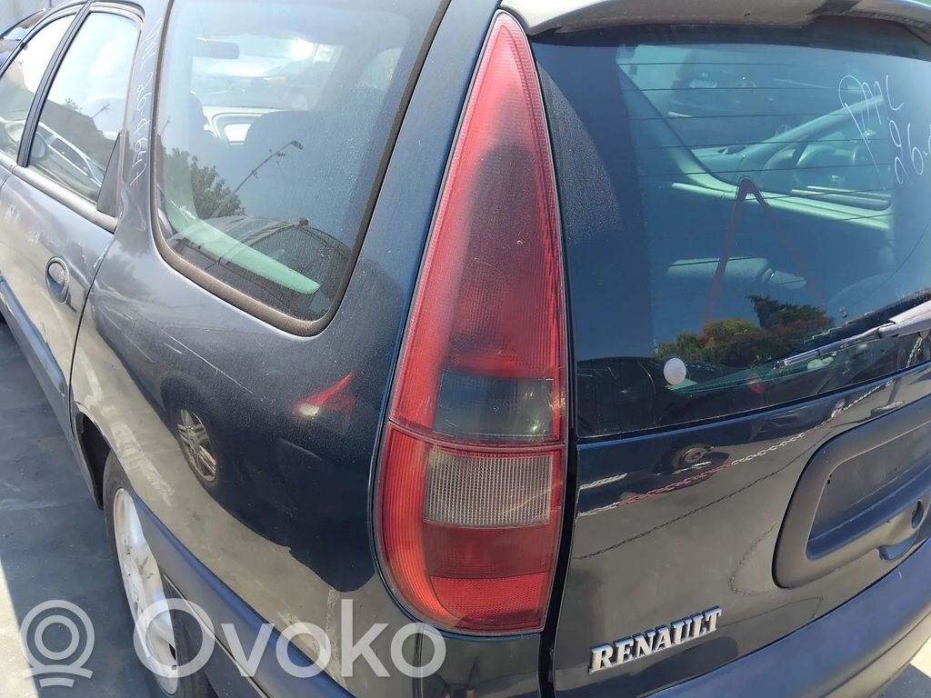 Renault Laguna I Feux arrière sur hayon
