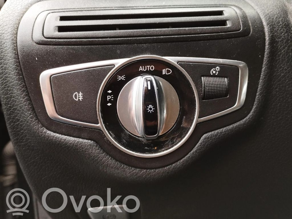 Mercedes-Benz C W205 Valokatkaisija