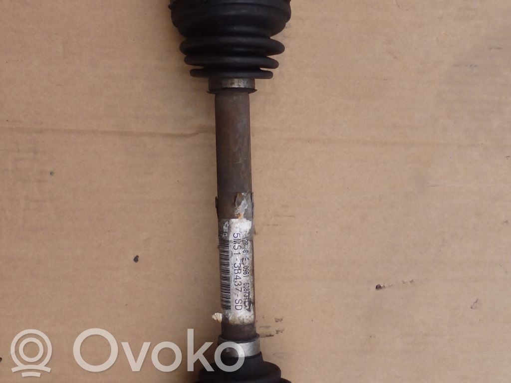 Etuvetoakseli   5M513B437SD