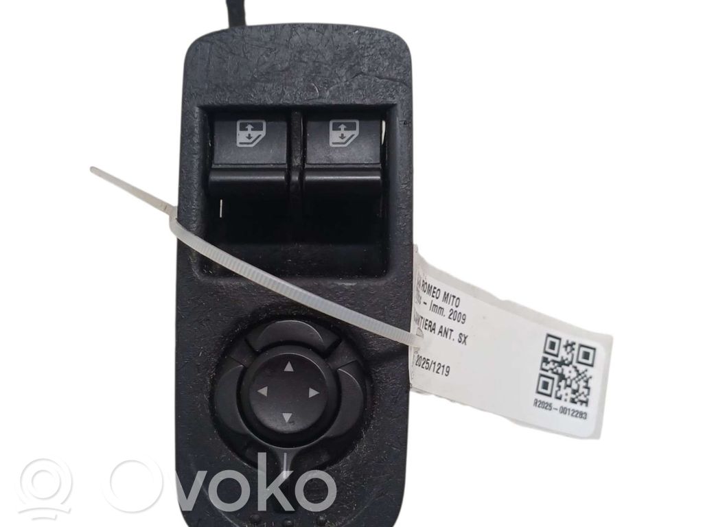Alfa Romeo Mito Elektrinių langų jungtukas 