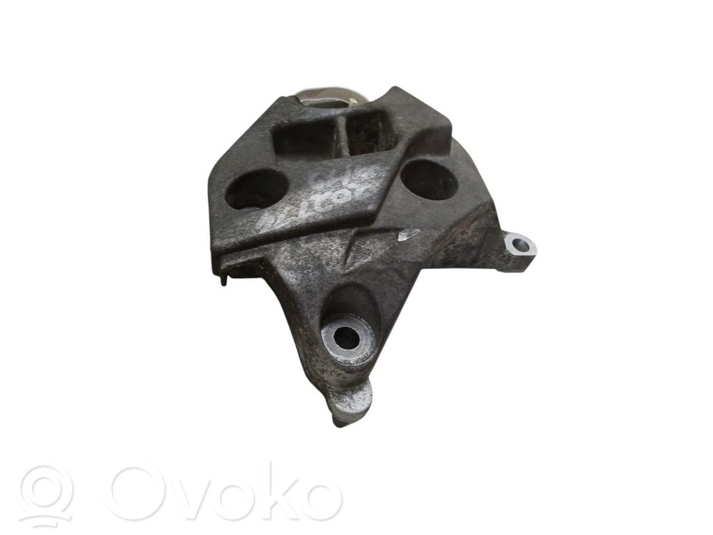 Engine mounting bracket   8200101849,8200101849,K9KA7