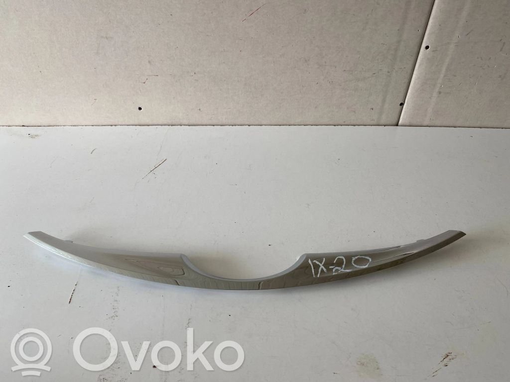 Hyundai ix20 Etupuskurin ylempi jäähdytinsäleikkö 