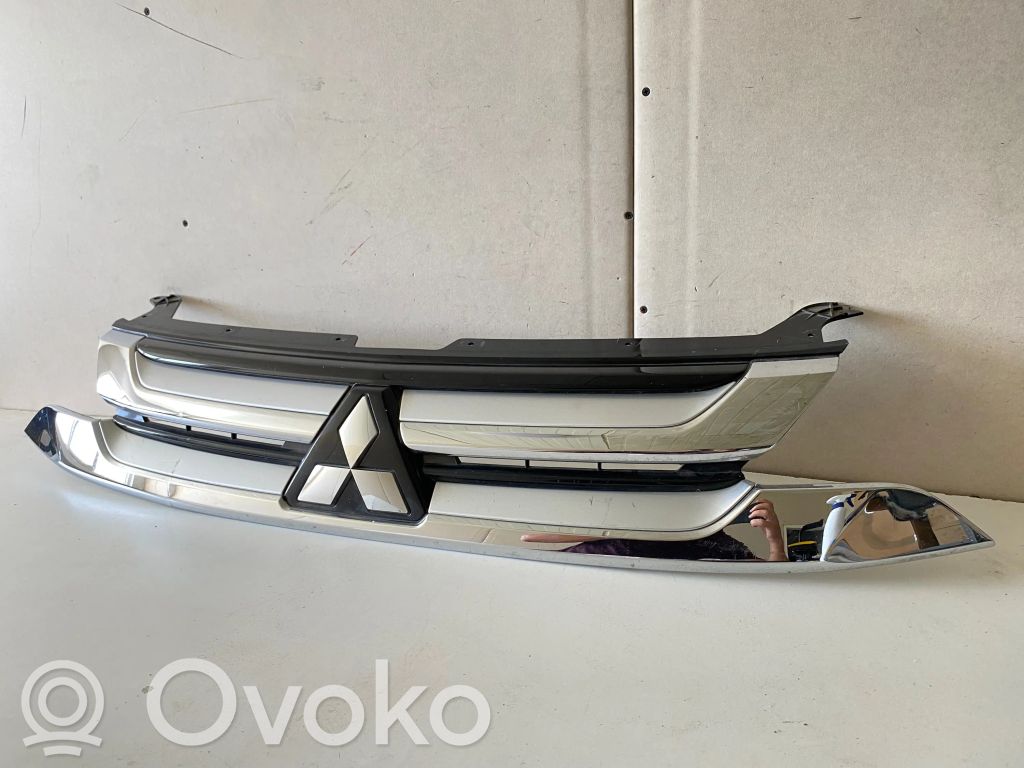 Mitsubishi Outlander Etupuskurin ylempi jäähdytinsäleikkö 
