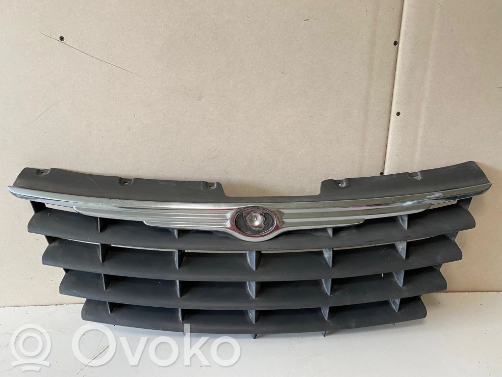 Chrysler Voyager Front bumper upper radiator grill 