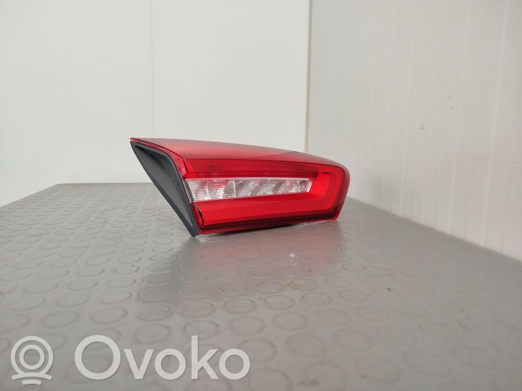 Ford Focus Galinis žibintas dangtyje 