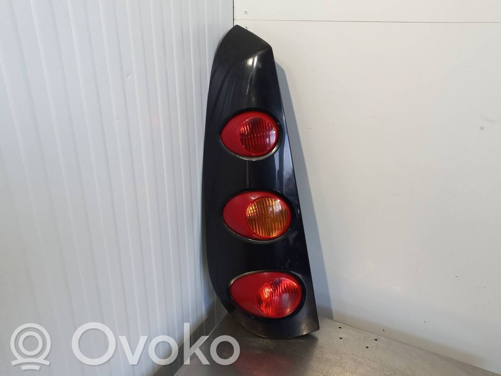 Smart ForFour I Aizmugurējais lukturis virsbūvē 