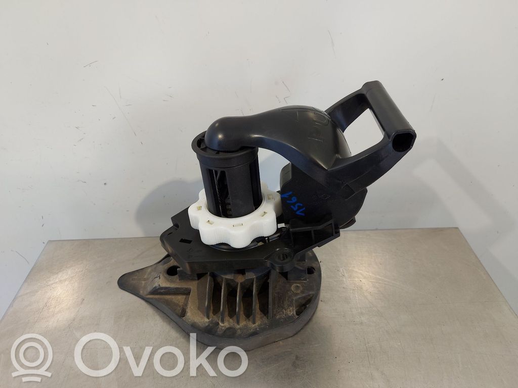 Renault Clio IV Vararenkaan osion verhoilu 