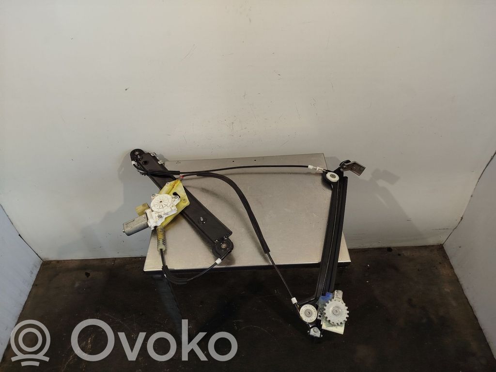 BMW 1 E81 E87 Front door electric window regulator 