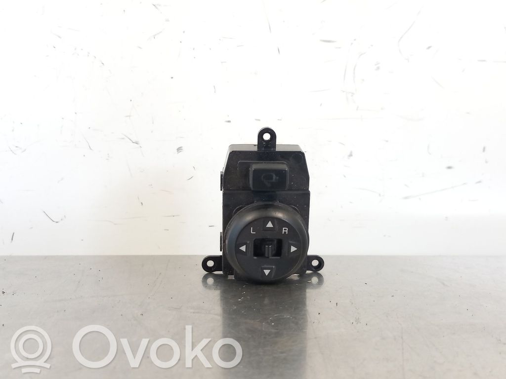 Wing mirror switch   935301W101