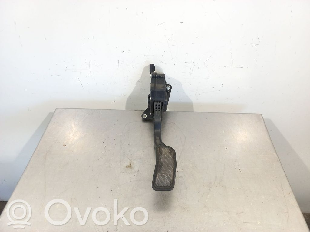 Gaspedal   K42387410
