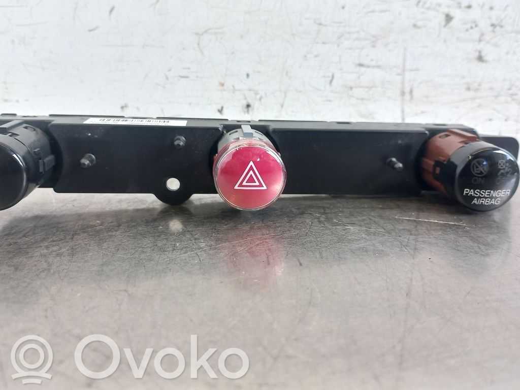 Fiat 500X Hazard light switch 