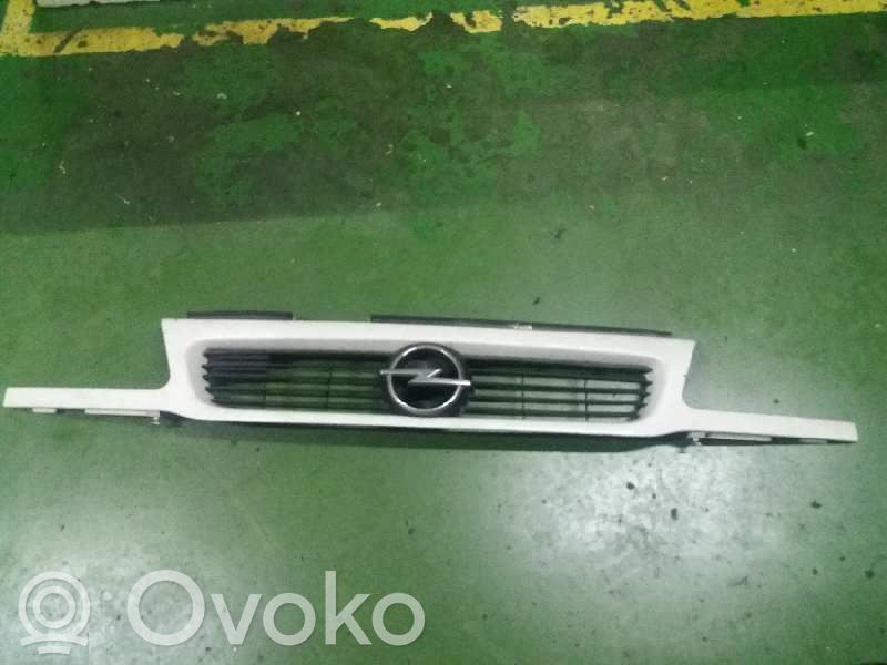 Opel Astra F Radiator trim 
