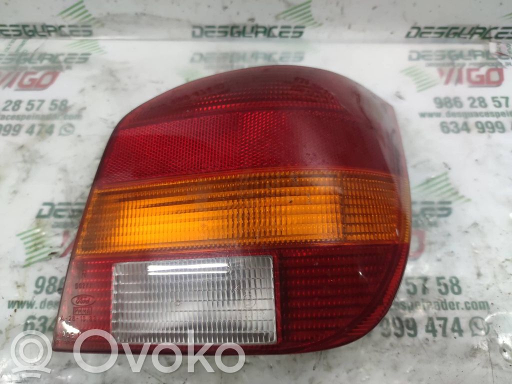 Ford Fiesta Задний фонарь в кузове 