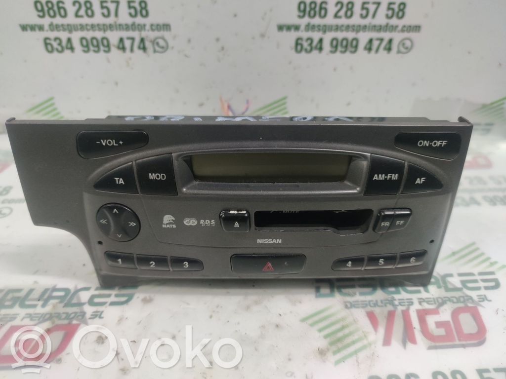 Nissan Primera Kita variklio skyriaus detalė 