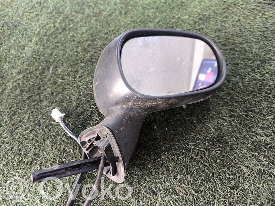 Renault Modus Side car body part 
