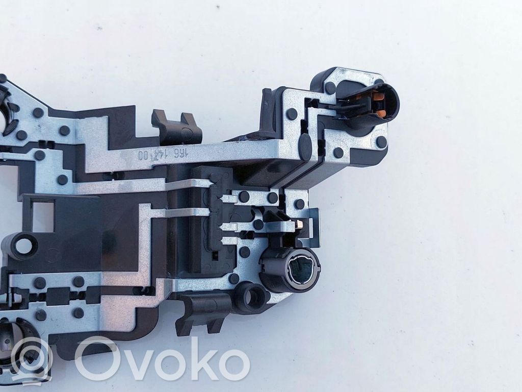 BMW 1 E82 E88 Takavalon polttimon suojan pidike 