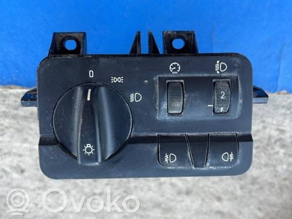 Lukturu slēdzis   6936832