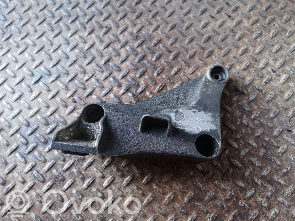 BMW 5 E39 Engine mounting bracket 