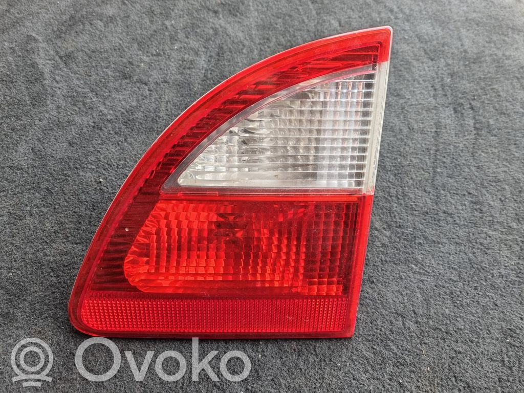 Ford Galaxy Aizmugurējais lukturis pārsegā 