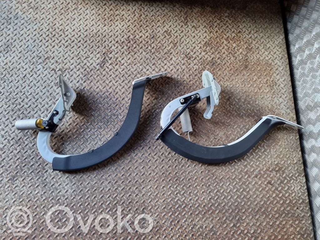 Jaguar XE Tailgate/trunk/boot hinge 