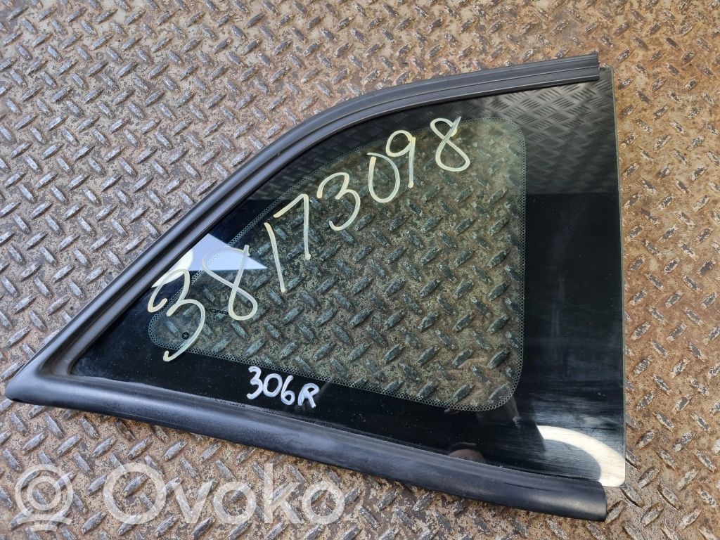 Dodge Challenger Rear side window 