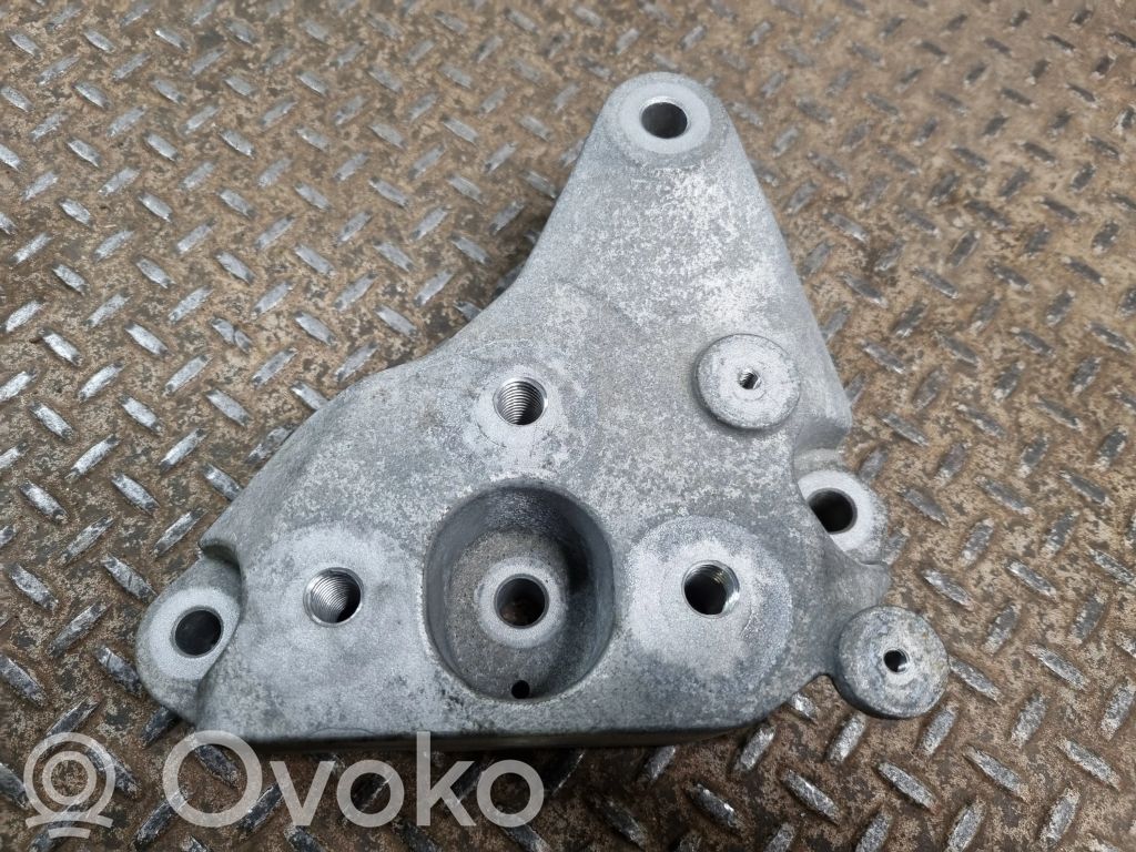 Chrysler Pacifica Gearbox mounting bracket 