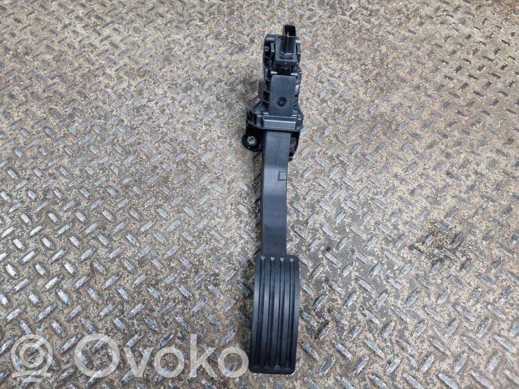 Volvo XC40 Akceleratoriaus pedalas 