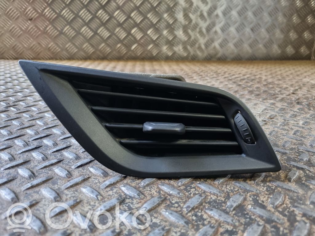 BMW 2 F44 Boczna kratka nawiewu deski rozdzielczej 