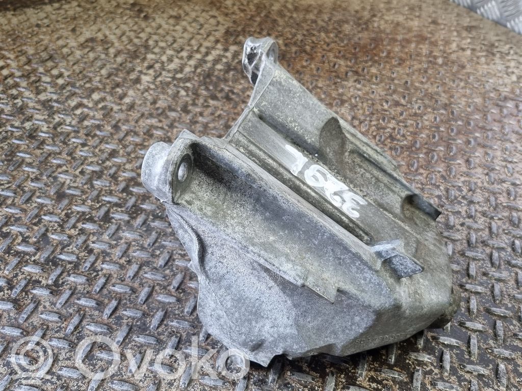 Audi Q5 SQ5 FY Engine mounting bracket 