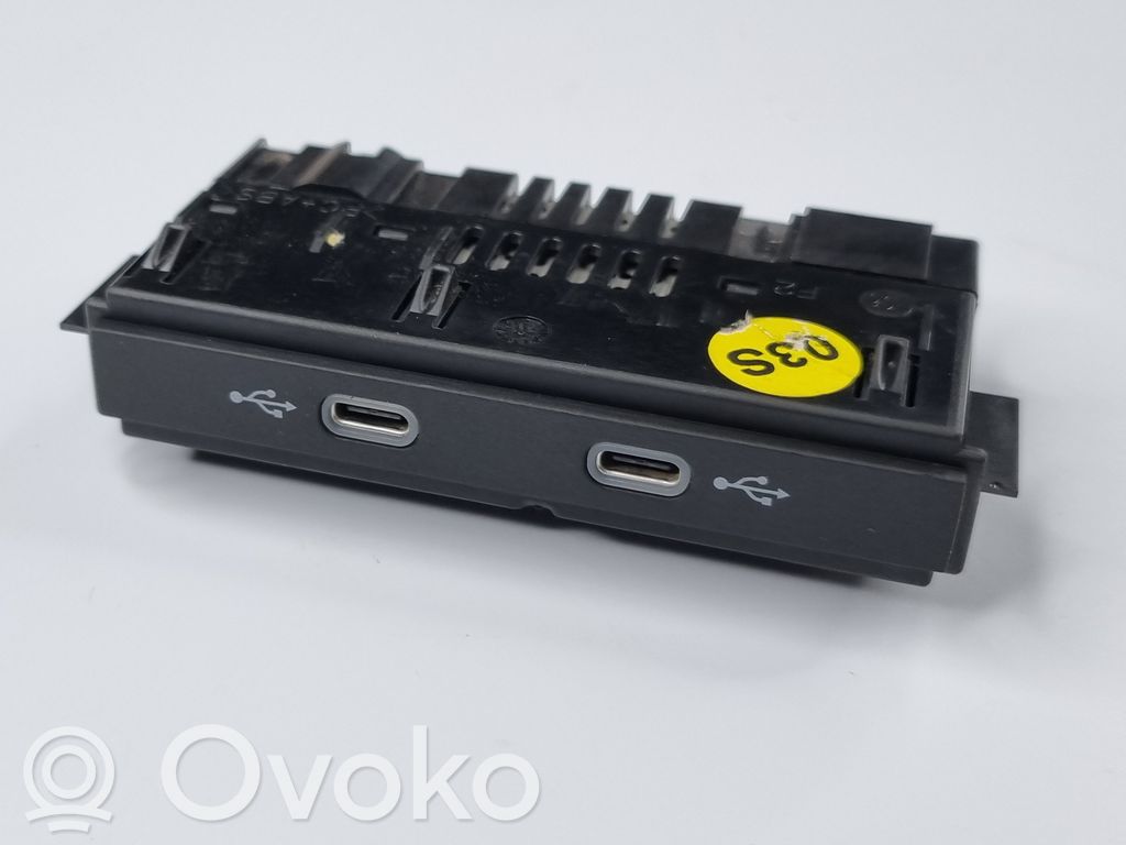Volkswagen Tiguan Allspace USB socket connector 