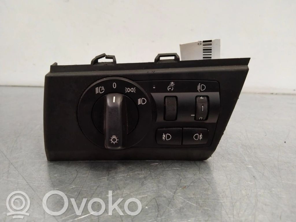 Light switch   3420273