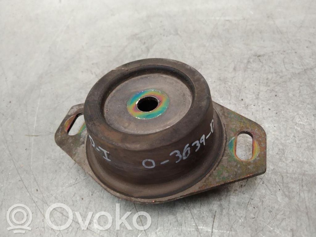 Engine mount bracket