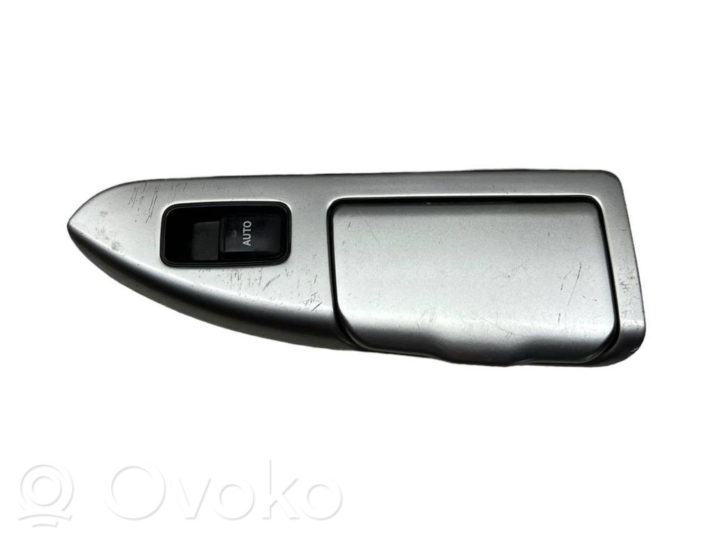 Toyota Land Cruiser (J120) Ramka przycisku otwierania szyby drzwi tylnych 