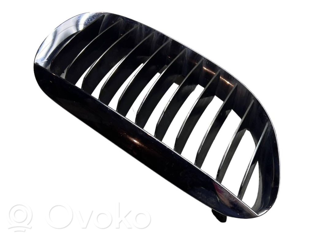 BMW 6 E63 E64 Grotelės viršutinės 