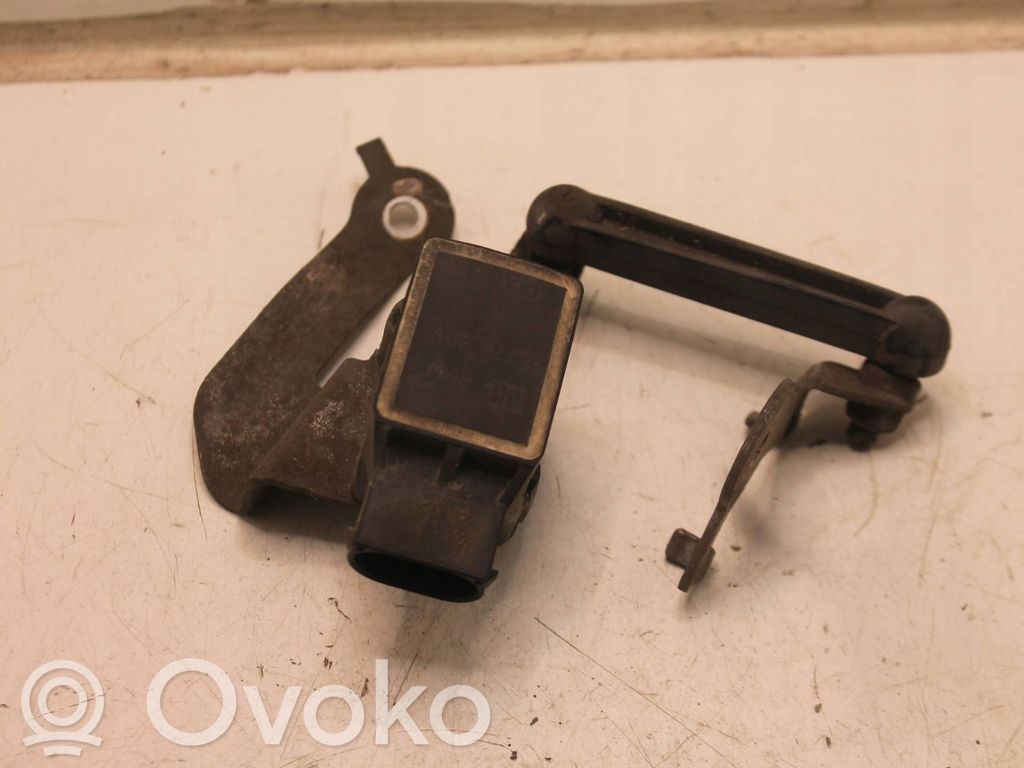 Headlight/headlamp level sensor   6778809,6607