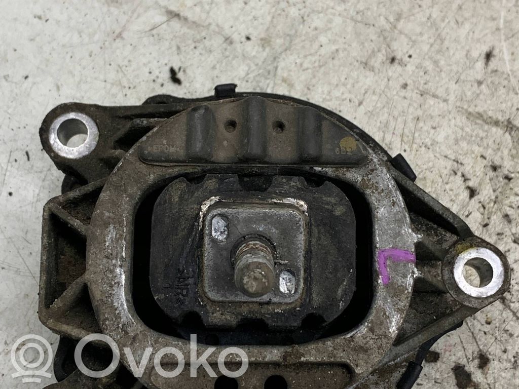 Engine mount bracket   6850481,140112