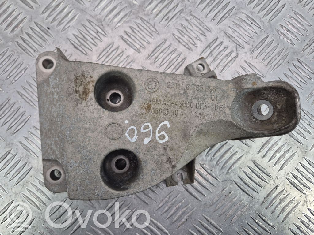 Engine mounting bracket   6785695