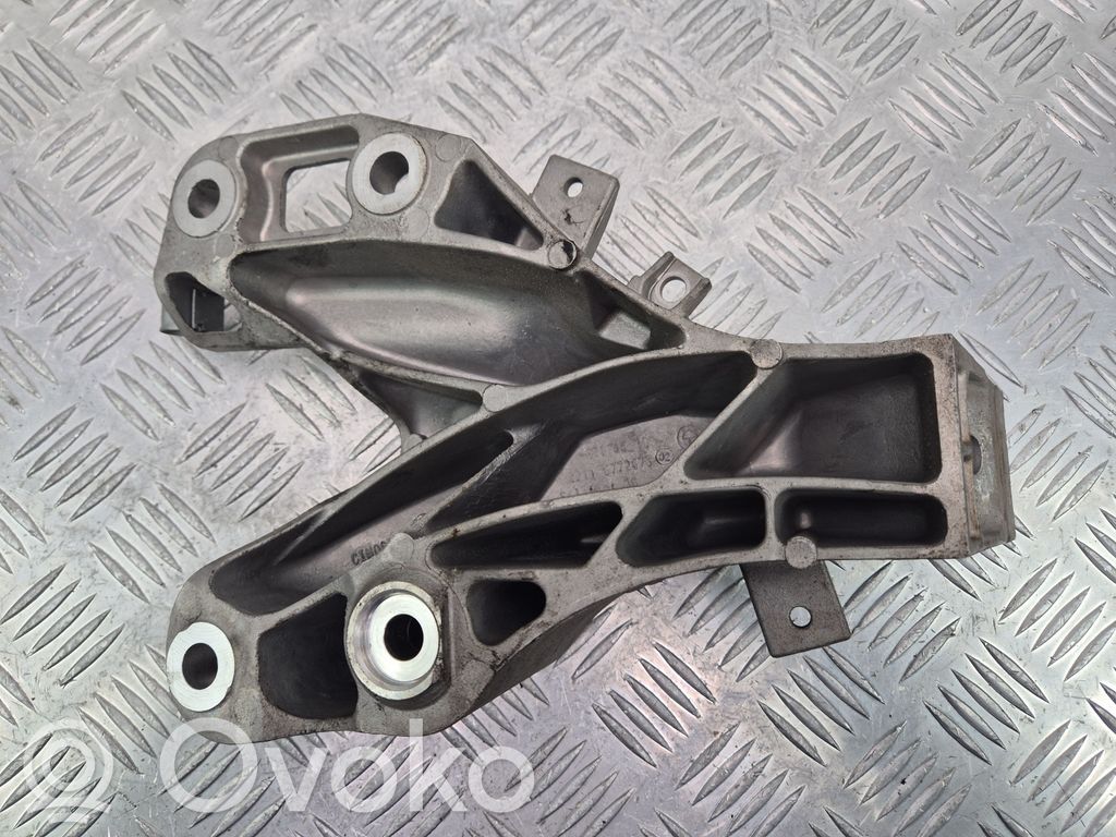 BMW X5 E70 Engine mounting bracket 