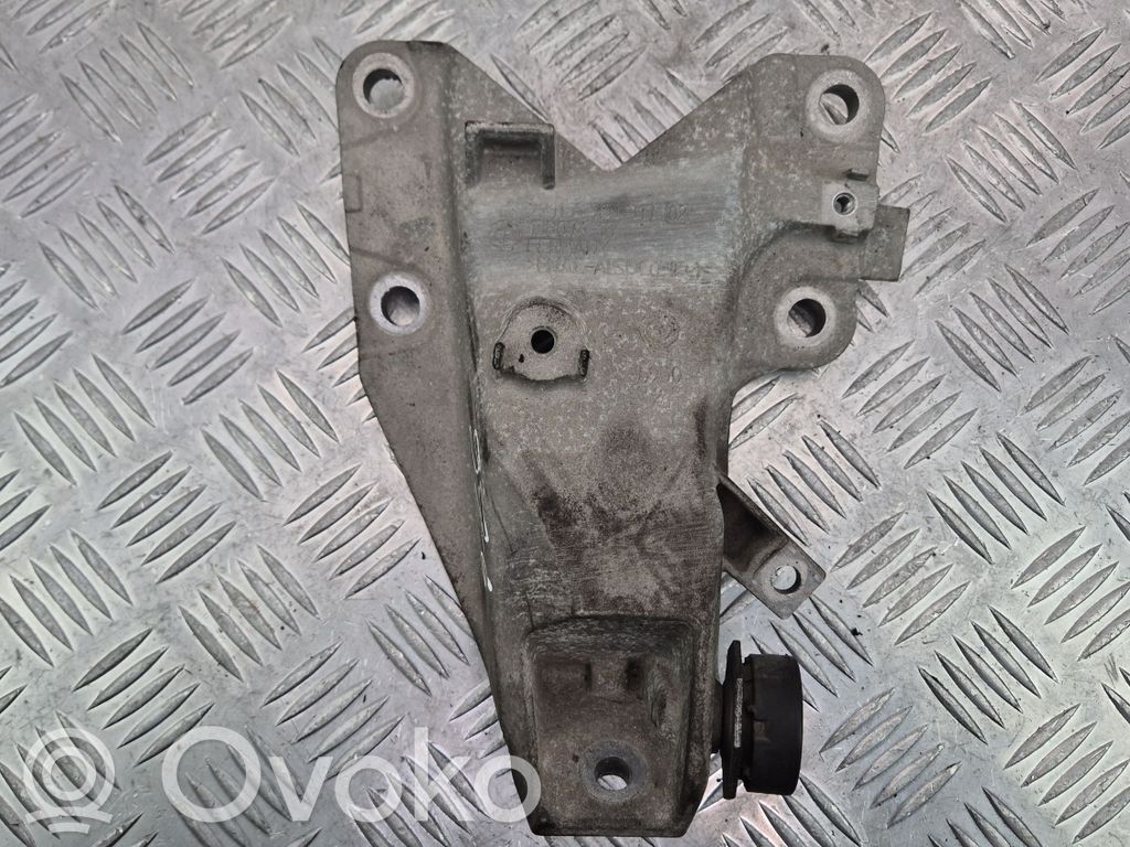 Engine mounting bracket   6760317