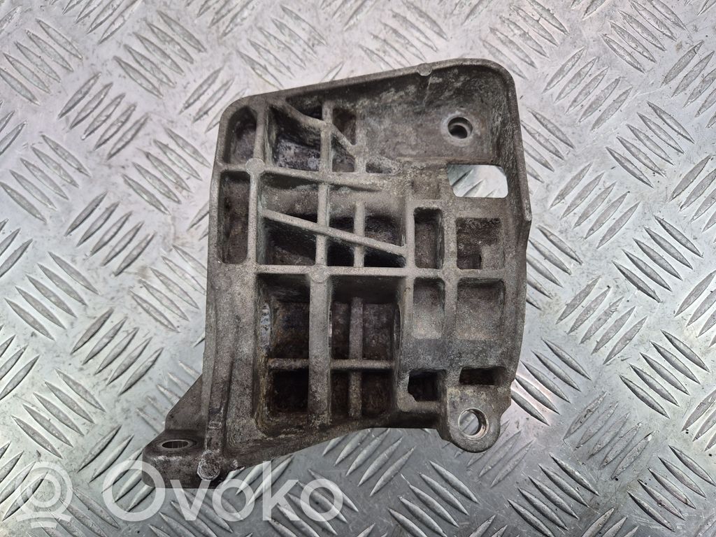 BMW X5 E70 Engine mounting bracket 