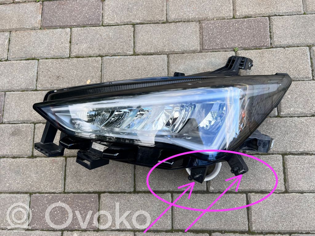 Cupra Born Headlight/headlamp mounting bracket 