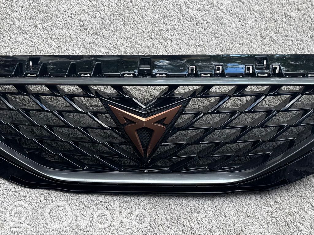 Cupra Formentor Front bumper upper radiator grill 