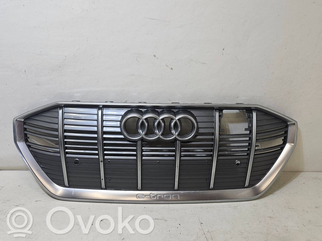 Audi e-tron Augšējais režģis 