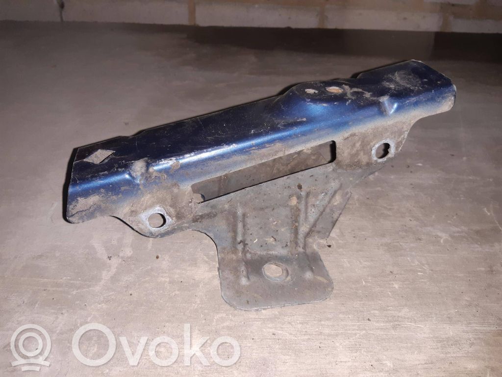 Fender mounting bracket