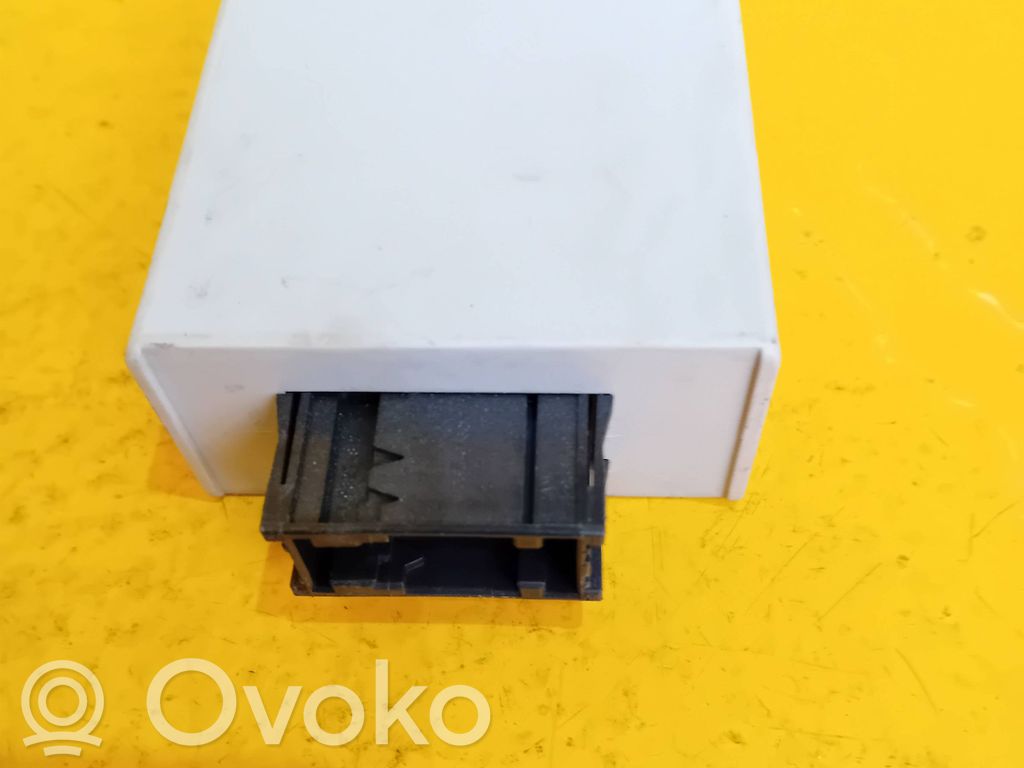 BMW 5 E60 E61 Hehkutulpan esikuumennuksen rele 