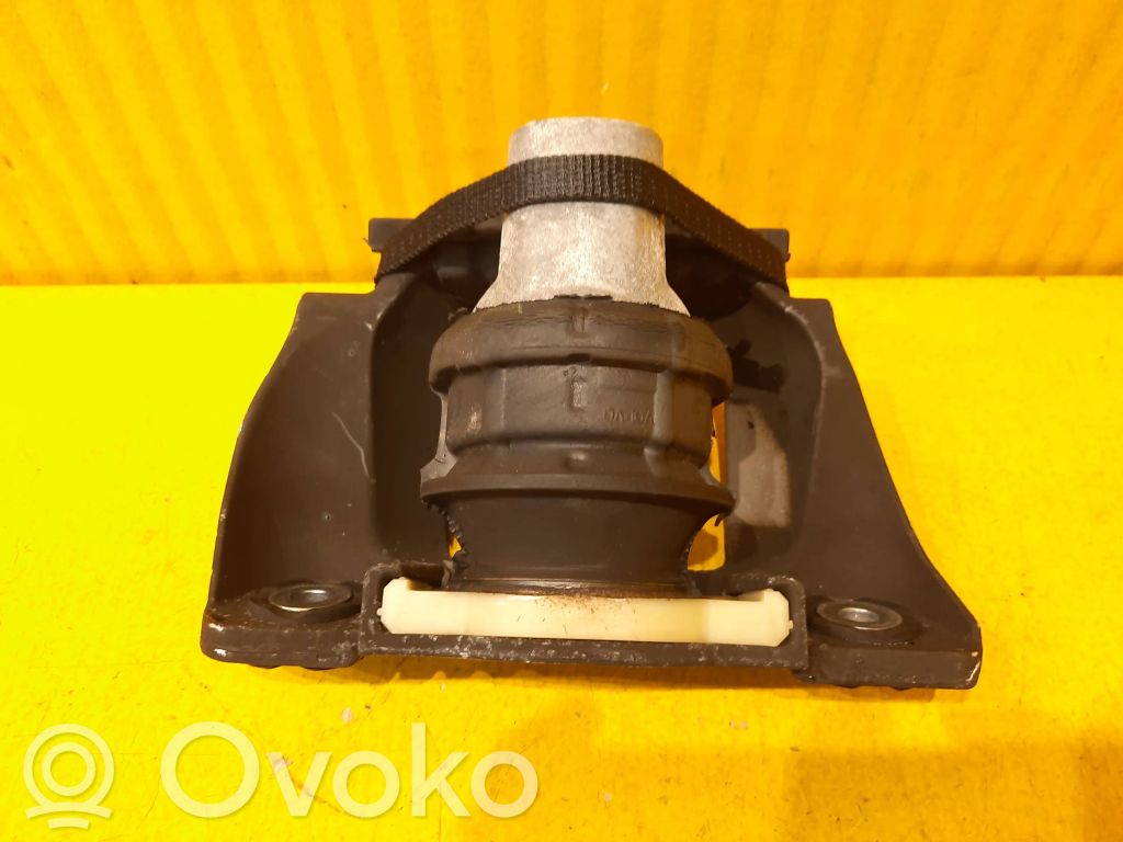 Volvo V60 Engine mount bracket 
