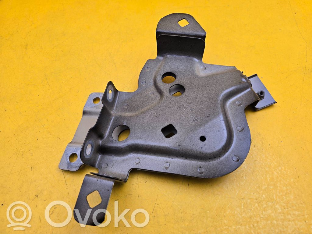 Audi e-tron Fender mounting bracket 